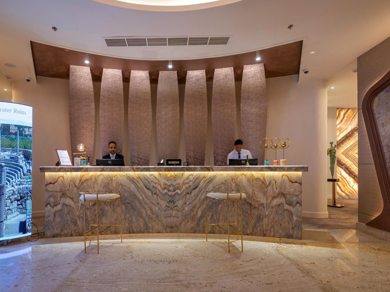 Mirage Hotel & Conference Center Alexandrië Buitenkant foto The lobby of the hotel