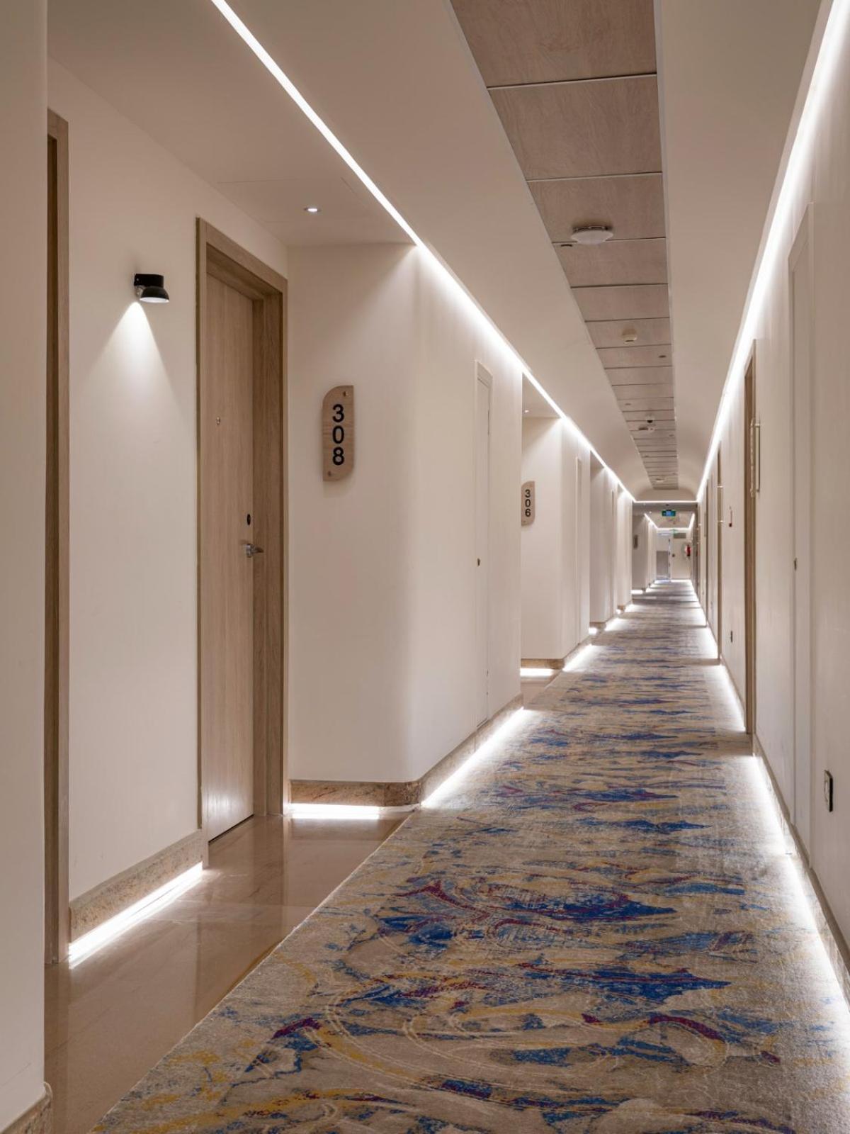 Mirage Hotel & Conference Center Alexandrië Buitenkant foto A corridor at the hotel